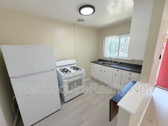Photo - 247 W 9th St