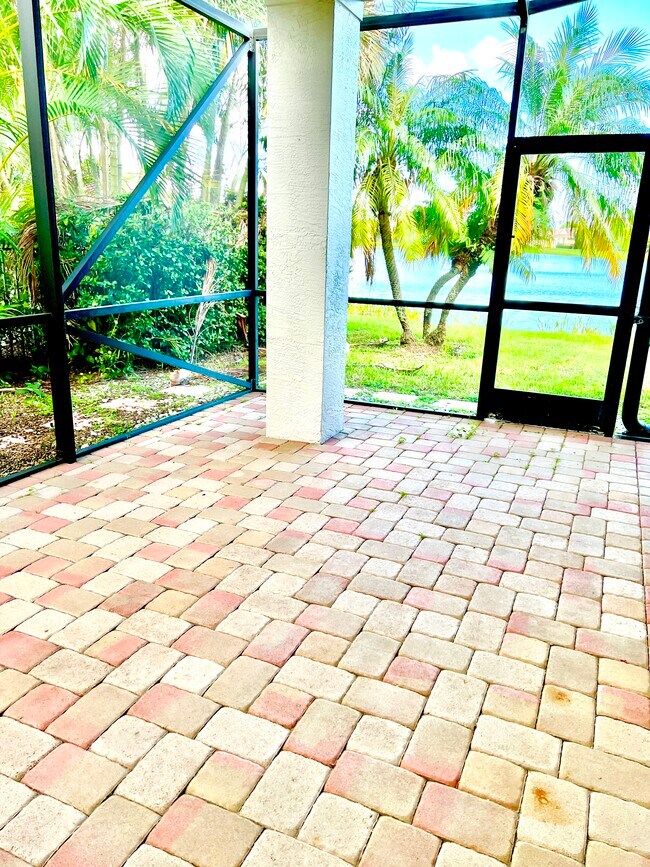 Screened Lanai Waterfront - 240 Isle Verde Way