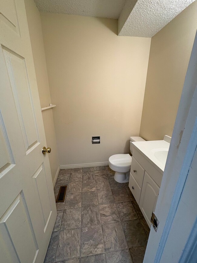 Photo - 3-bedroom townhome in a fourplex located in Bridgeland Unit 3