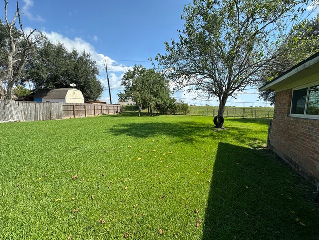 Photo - 3214 White Sail