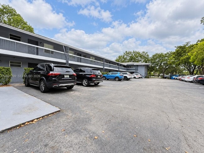 Building Photo - 8982 W Sample Rd Unit 204