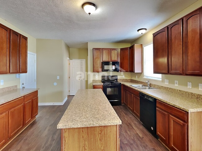 Photo - 532 Greenwood Loop