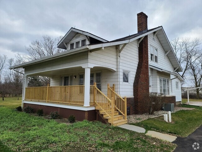 Building Photo - Nice 3-Bedroom, 1-1/2 Bathroom on Goshen's... Rental