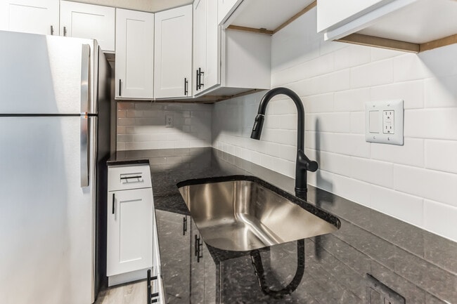 301_N_Salisbury_St_West_Lafayette_IN_47906_USA-Kitchen-203A8763