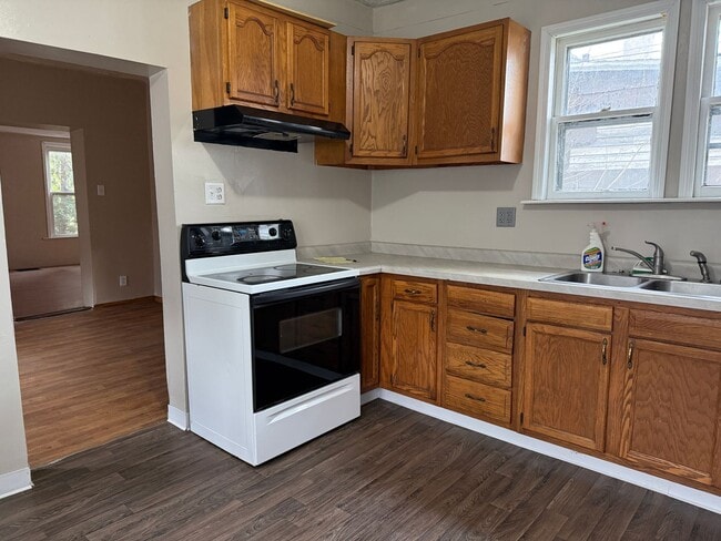 Photo - 1021 8th Ave