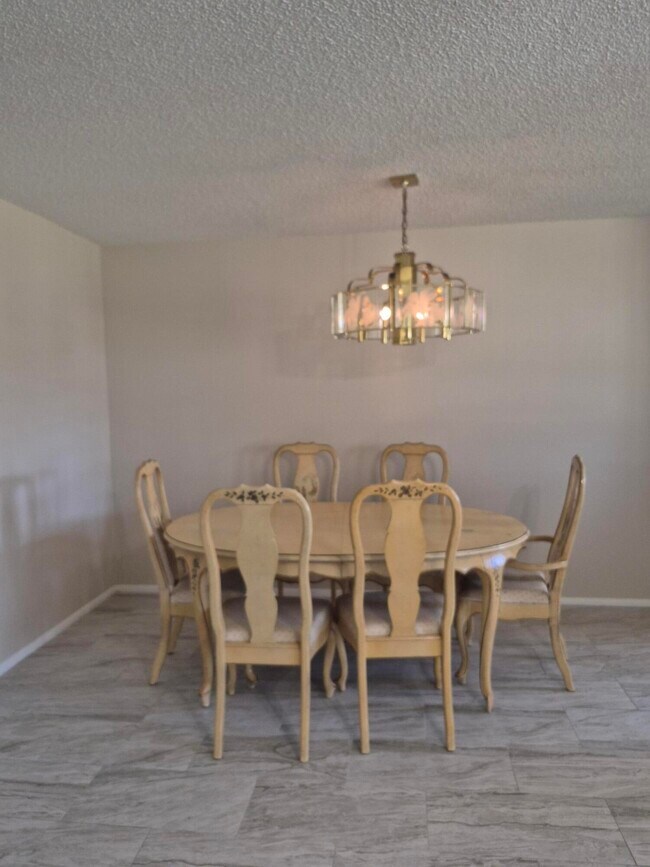 Photo - 737 High Point Blvd N Unidad B