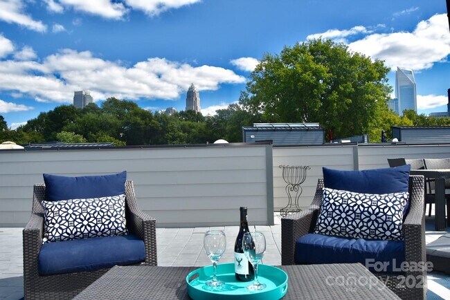 Photo - 916 Westbrook Dr