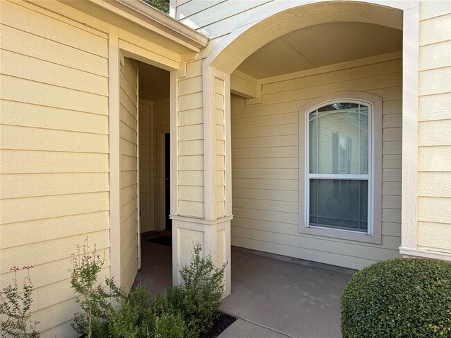 Photo - 129 Essex Ln