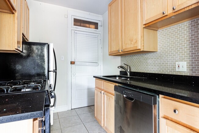 Photo - 1255 W Henderson St Unit 3