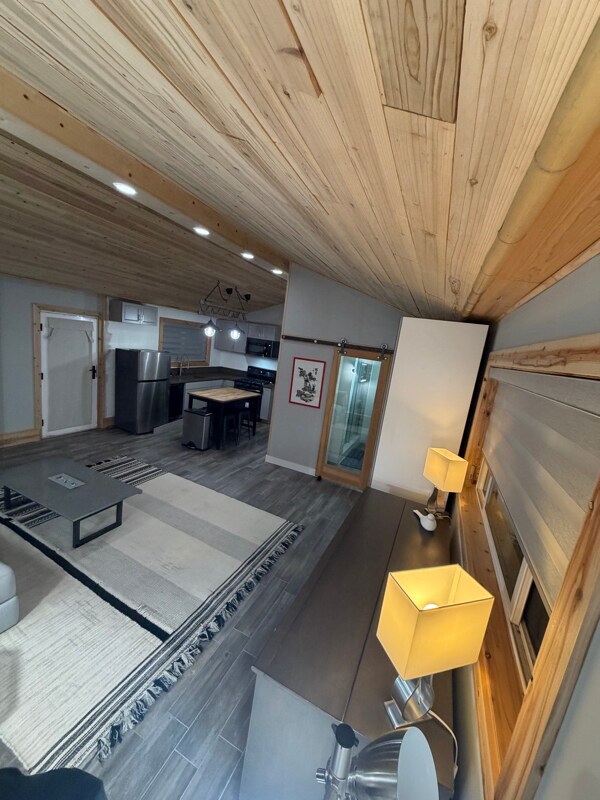 Photo - 7711 Owensmouth Ave