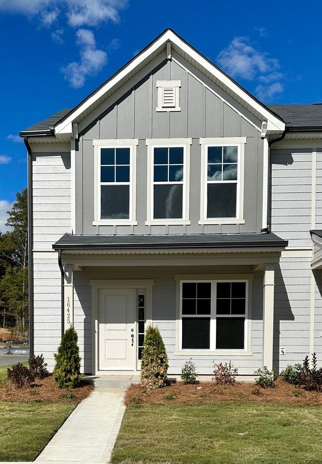 Building Photo - 2BR/3BA End Unit Townhome in Pringle Towns