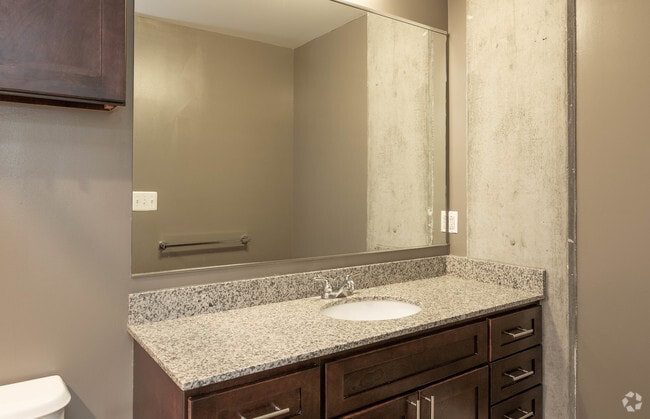 2BR, 2BA - 885 SF