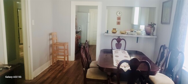 Photo - 610 Caplin St