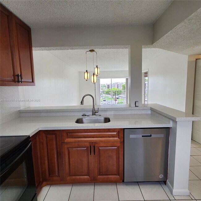 Photo - 8550 N Sherman Cir Unidad 506