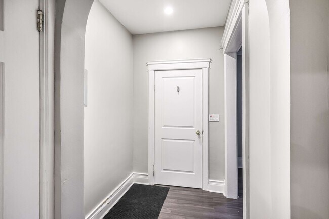 Photo - 24 Holton Av S Unit 1-Bedroom