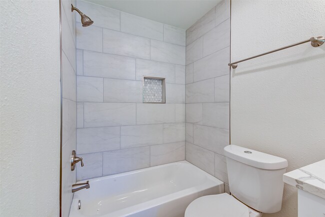 Photo - 16813 Glen Eagle Dr N