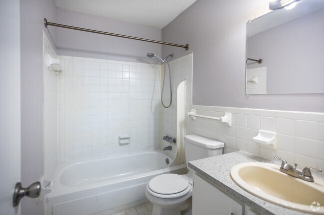 1HAB, 1BA - 632SF - Oakridge Apartments