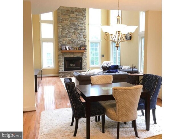 Photo - 310 Waynebrook Dr