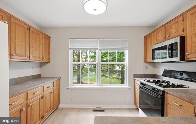 Photo - 362 Hamilton Dr
