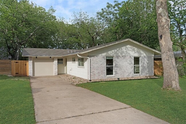 Building Photo - 404 Arbor Ln