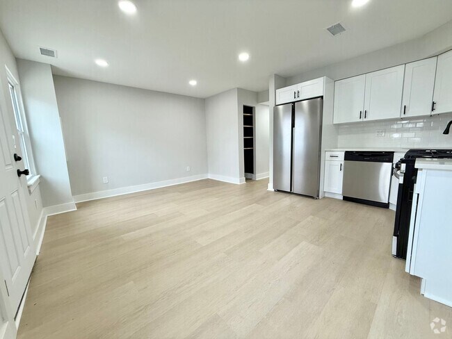 Building Photo - Recently Renovated 2-Bedroom Home with Spa...