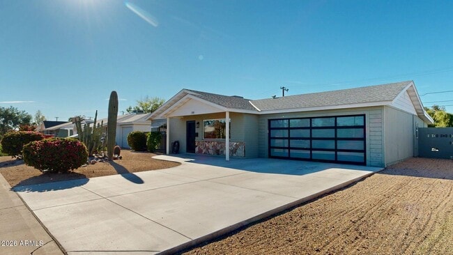 Building Photo - 719 W Parkway Blvd