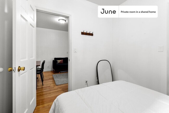 Room in Shared 3 bed/1 bath home in Chinatown