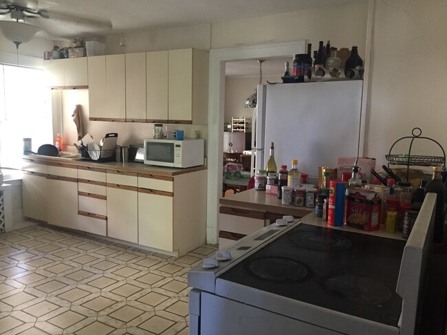 Building Photo - 883 Farmington Ave Unit 3 Rental