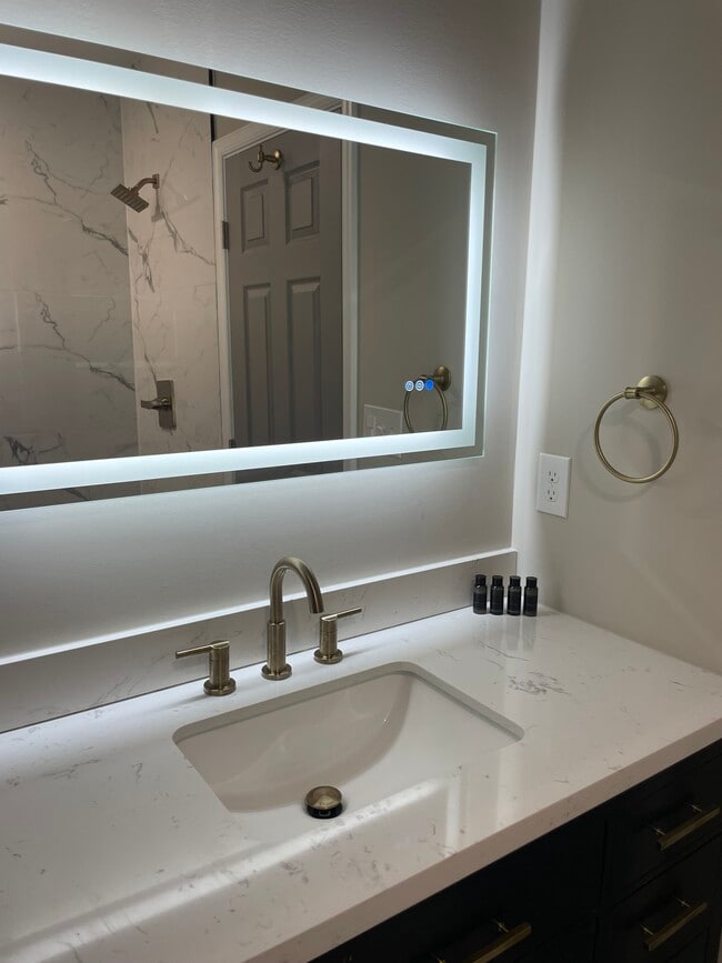 Photo - 2711 Ashland Ave