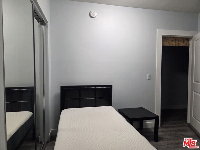 Photo - 417 S Wilton Pl