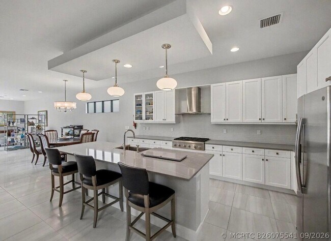8125 Hobbes Wy