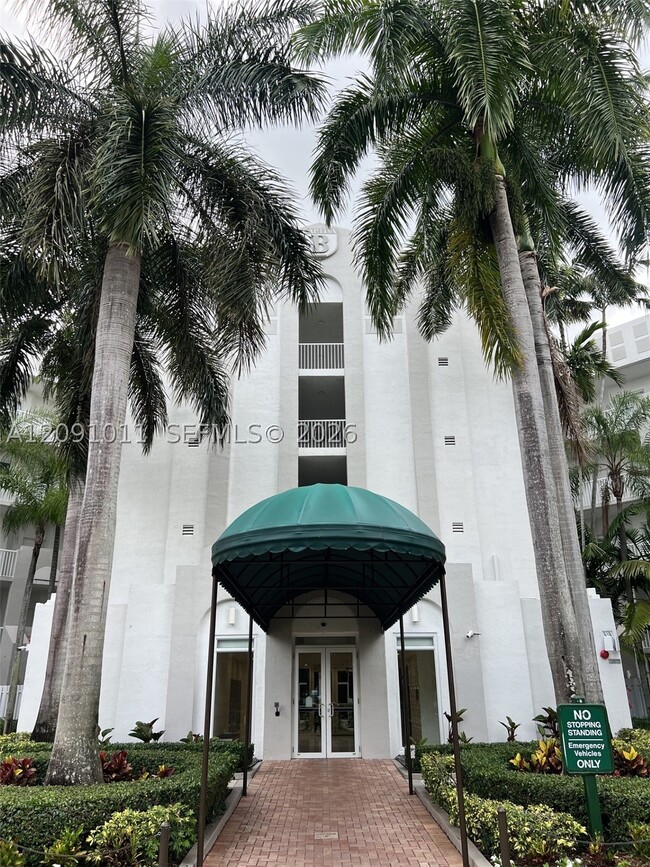 Building Photo - 10750 NW 66th St Unit 401