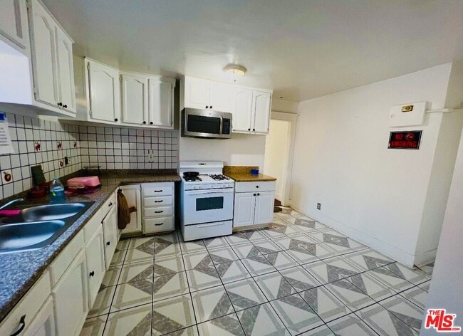 Photo - 1557 W 29th St