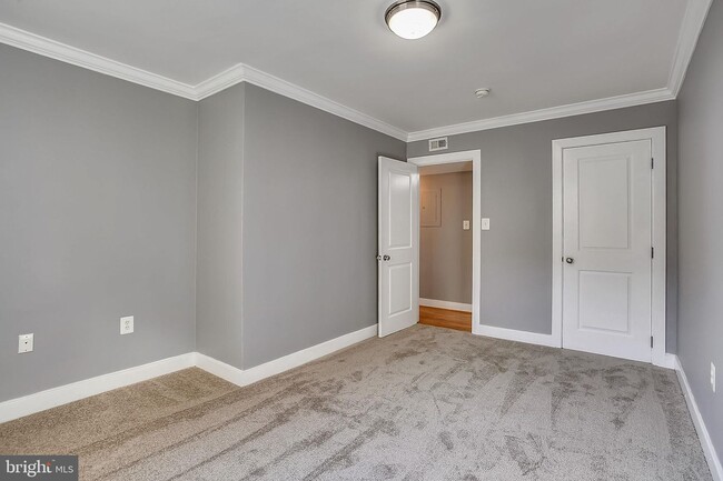Photo - 2838 Hartford St SE Unit 201