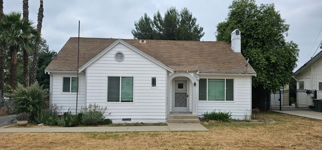 Building Photo - Half Acre Totally Remodeled House...