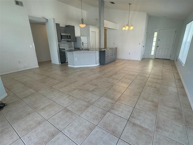 Photo - 611 Casterton Cir