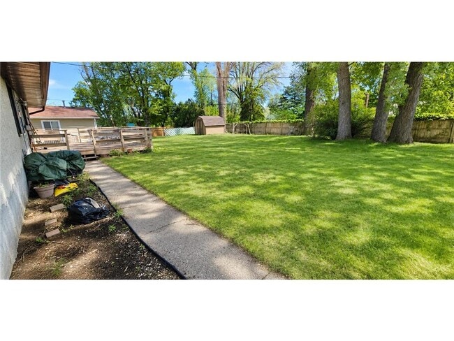 Photo - 184 Larpenteur Ave E