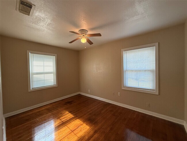 Photo - 1401 Pugh Dr