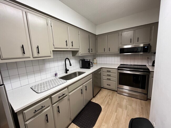 Photo - 515 Basswood Ave Unidad A20