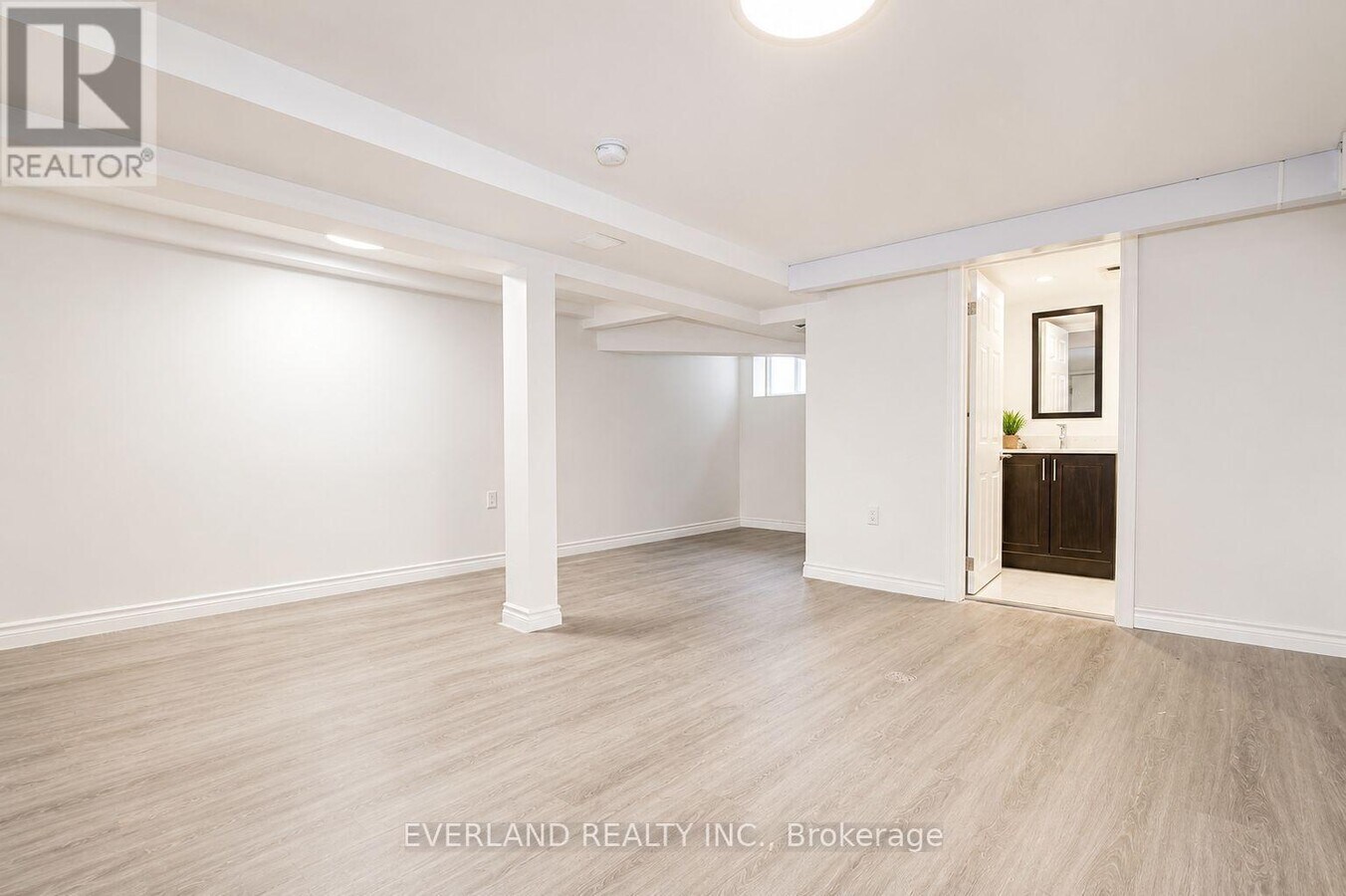 Photo - 1751 Bayview Ave