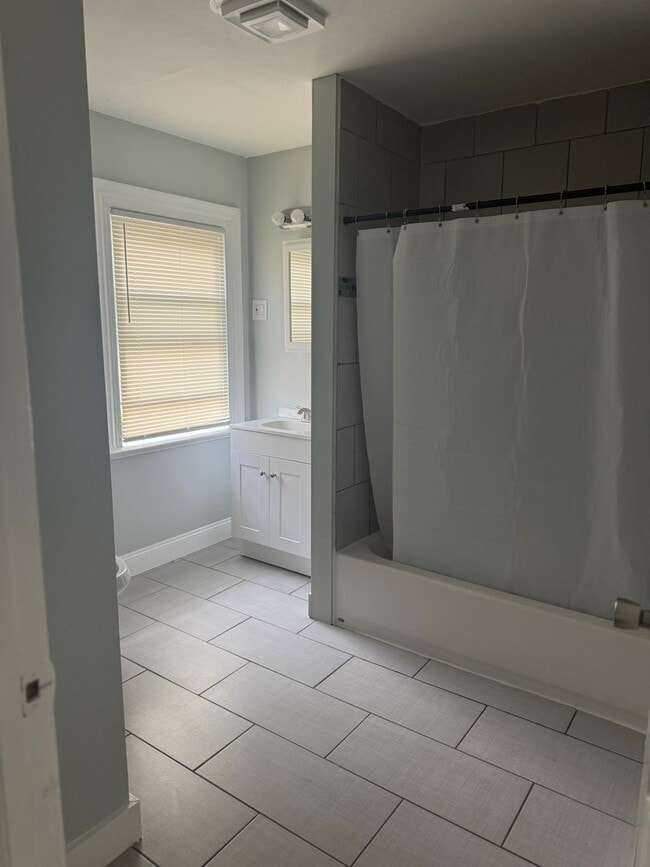 Building Photo - 607 Winthrop Ave Rental