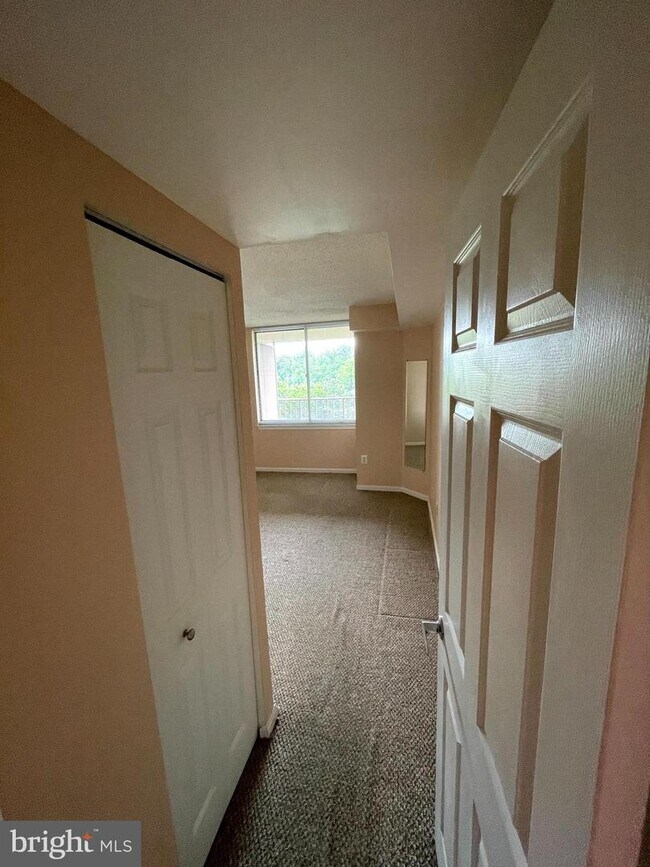 Photo - 10101 Grosvenor Pl Unidad 1119