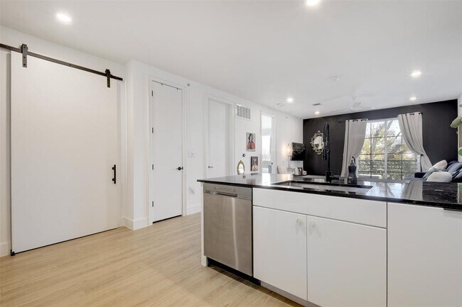 Photo - 2709 E 5th St. Unit 2303