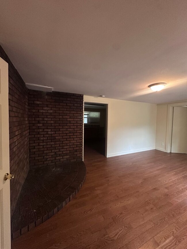 Photo - Private ranch with spacious yard! Can accommodate 5 bedrooms!