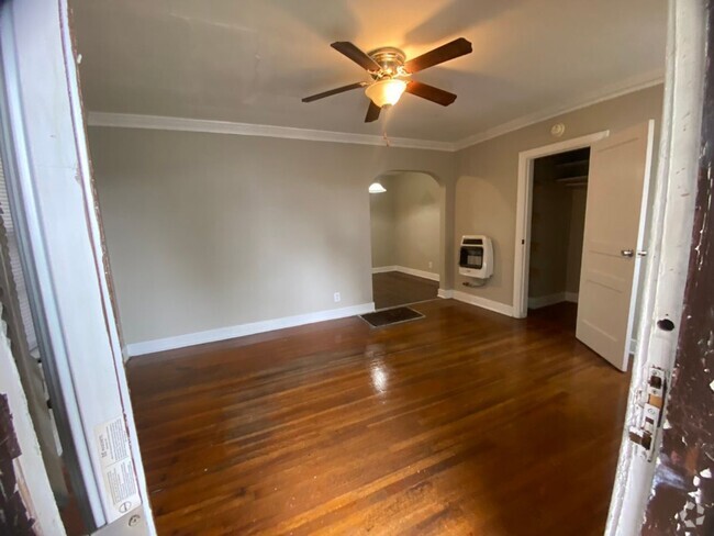 Building Photo - 410/412 N Bellevue Blvd Unit 412 N Bellevue Blvd Rental