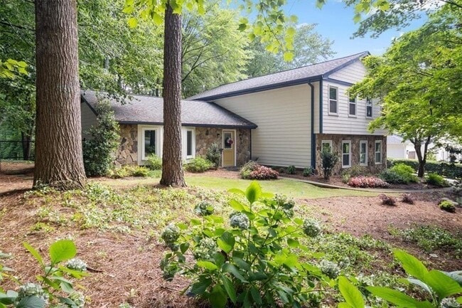 Photo - 4989 Kingswood Dr