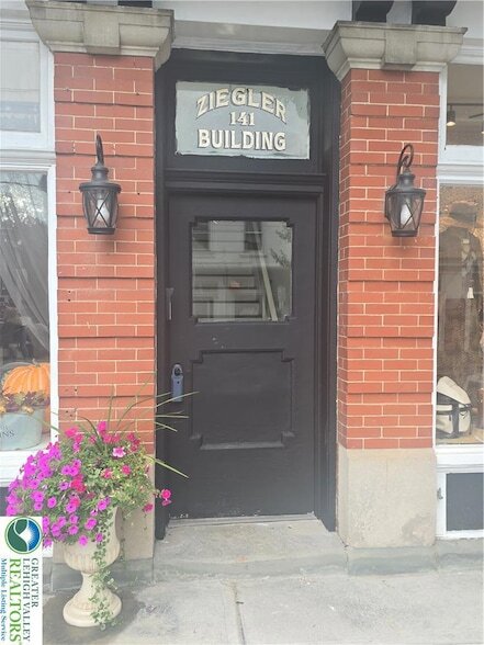 139 S Main St Unit 2
