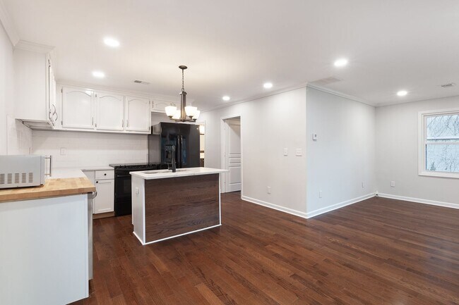 Photo - Newly Renovated 3/2 w/ Large Backyard in O...