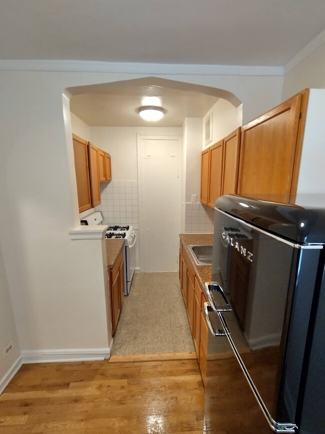 214 - 1528 W Pratt Blvd