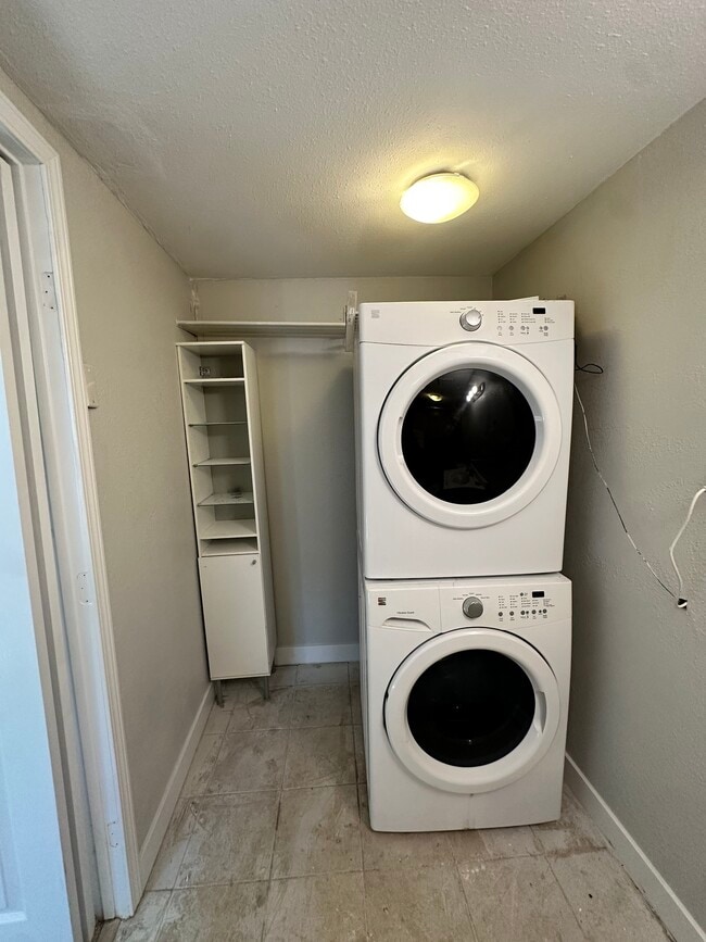 Photo - 6934 Schley St